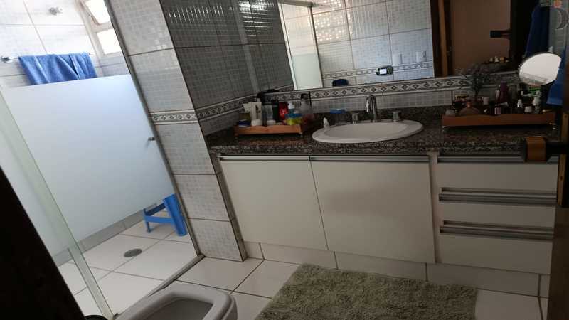 8-Banh, suite 1 8-Banh, suite 1